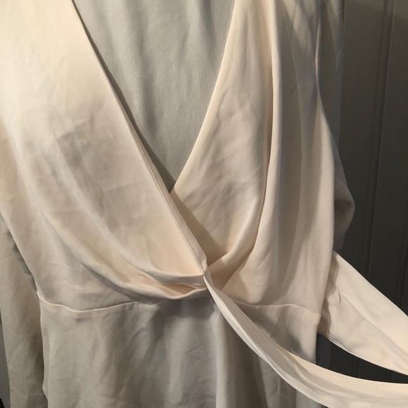 Women wrap front cream blouse, flared bottom, forever 21 contemporary brand XS - Picture 5 of 6